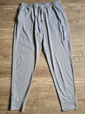 VUORI Joggers Mens L Gray Sunday Performance Pants Athleisure Gym Gorpcore Yoga